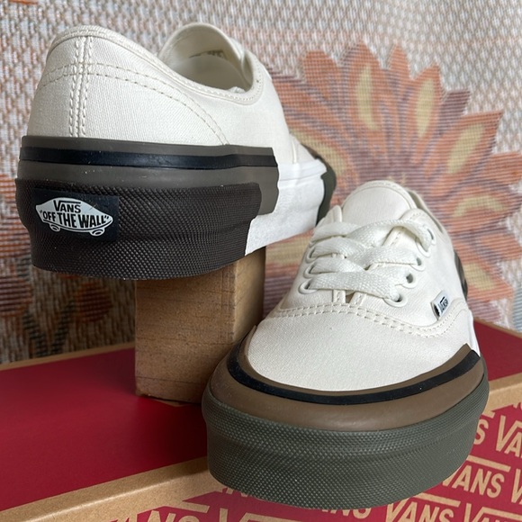 Vans WMNS Authentic Rearrange
Utility Block Blanc De BIack
VN000CSAJVY
Sneakers - Picture 13 of 16